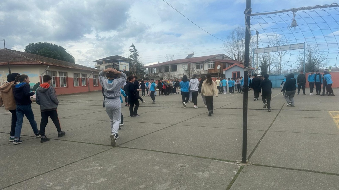 Çınarlık Ortaokulu’nda Deprem Haftası ve Afet Risk Azaltma Günü Etkinlikleri